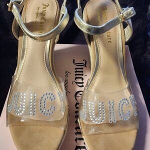 NWT JUICY WEDGE SANDAL SIZE 9 CLEAR BAND WITH JUICY RHINESTONE
